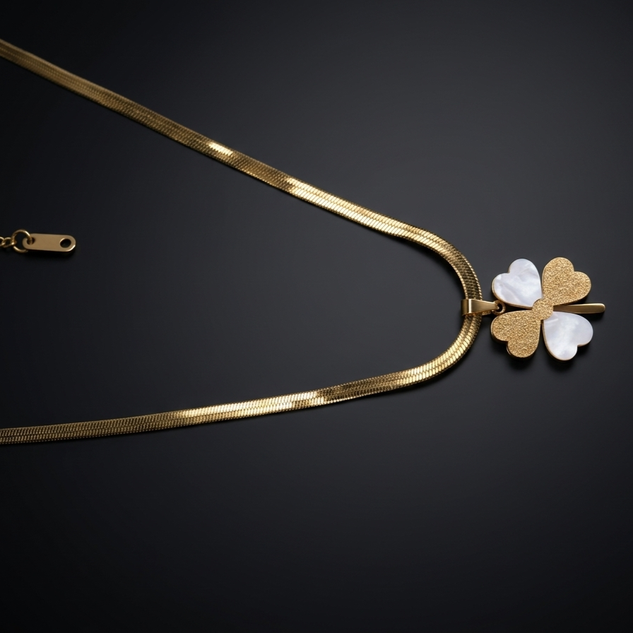 Luxury Clover Necklace – Minimal Korean Style Pendant