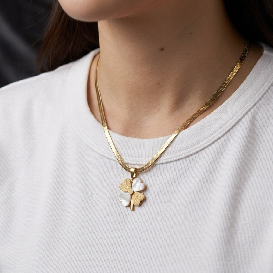 Luxury Clover Necklace – Minimal Korean Style Pendant