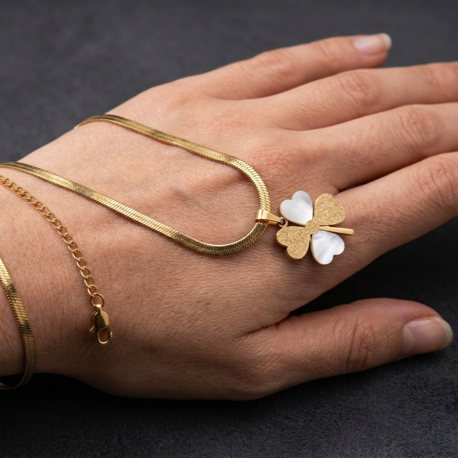 Luxury Clover Necklace – Minimal Korean Style Pendant