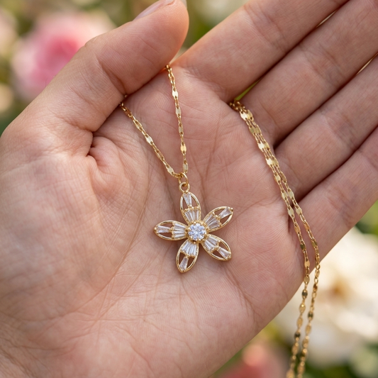 Elegant Star Flower Pendant Necklace – Korean Style Necklace